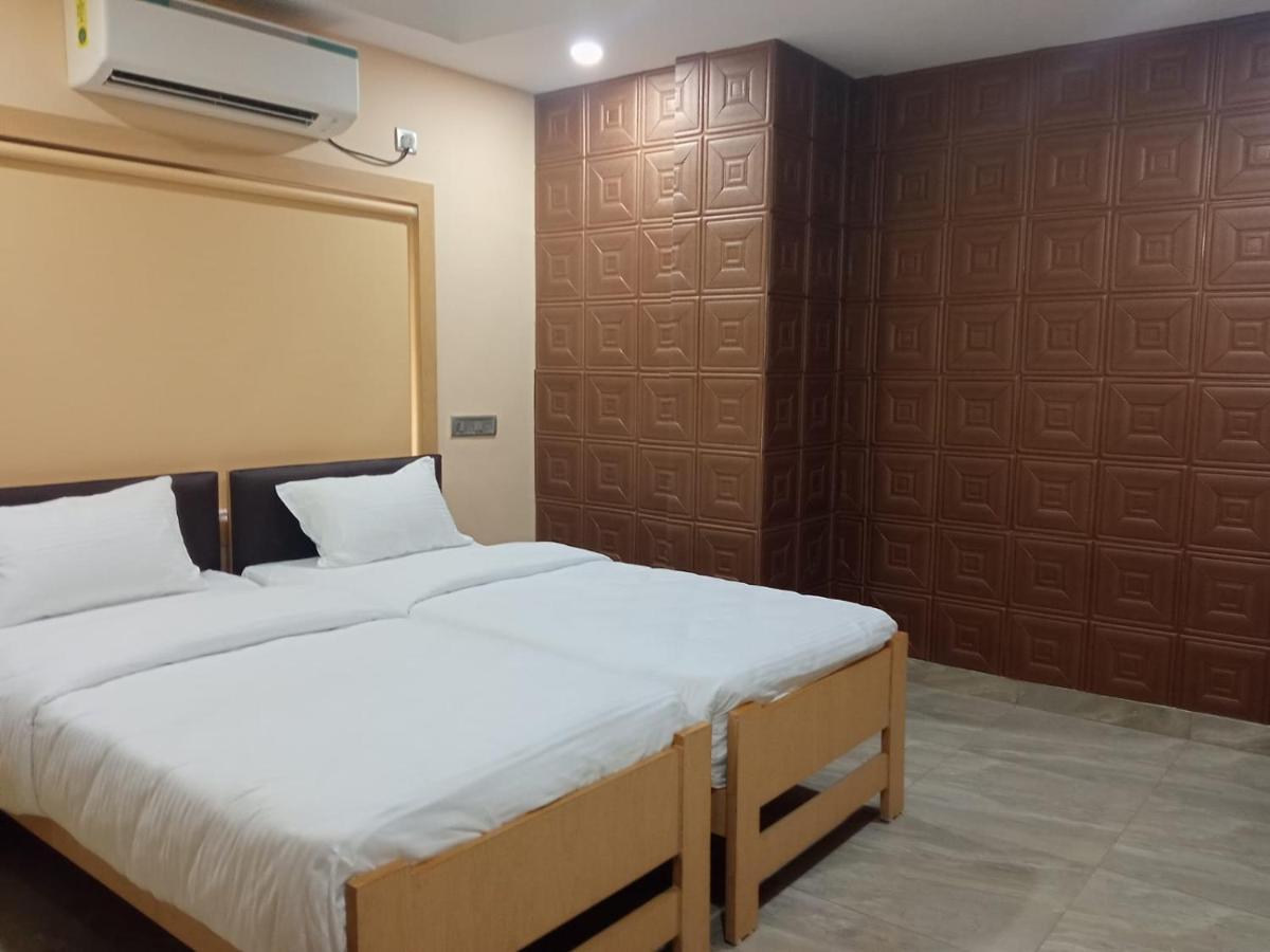 Soukyam Hotel Колката Екстериор снимка