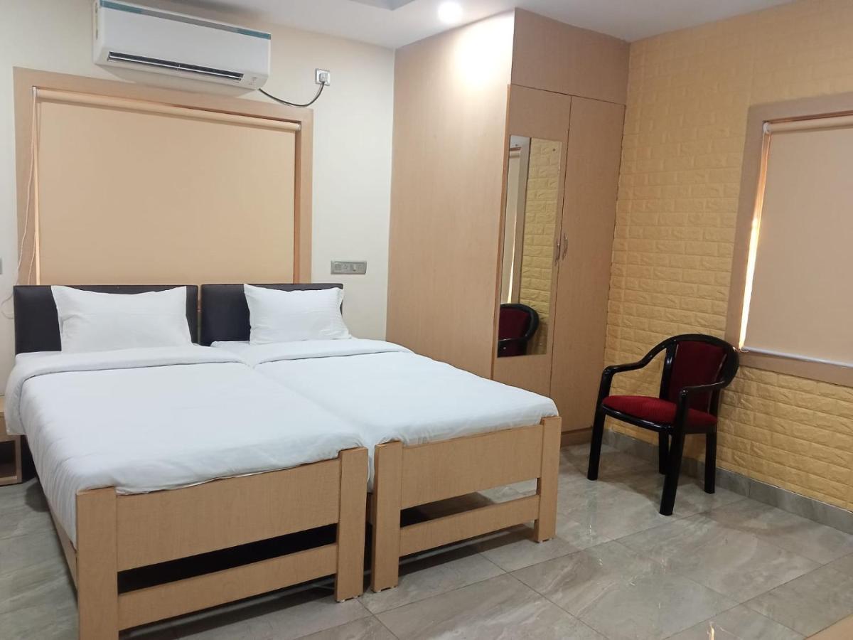 Soukyam Hotel Колката Екстериор снимка