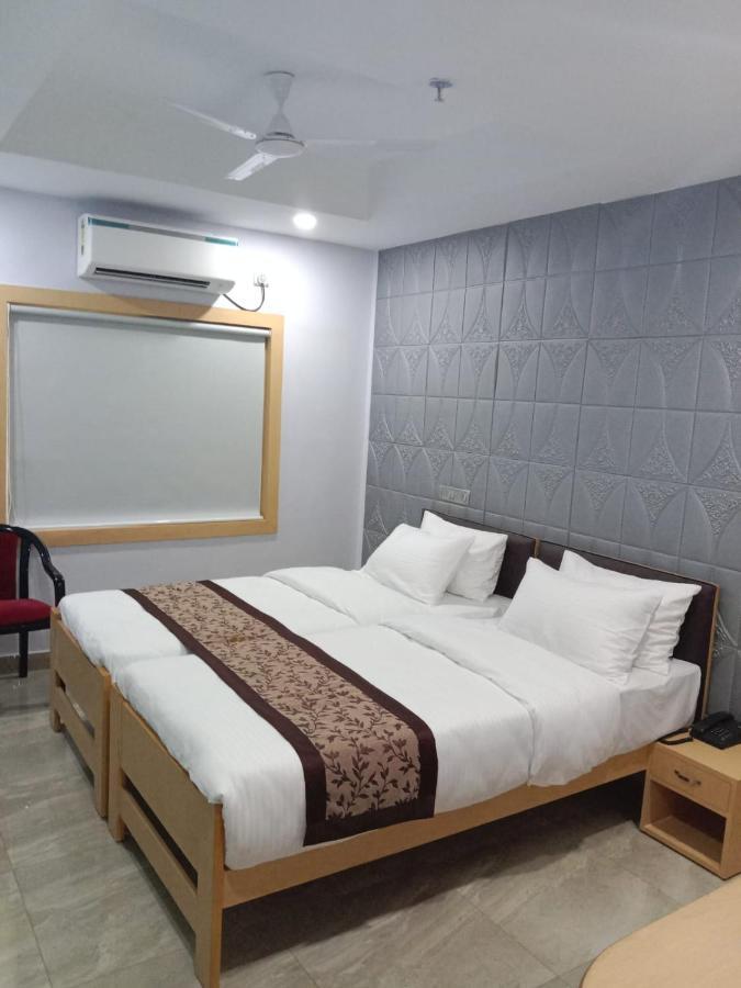 Soukyam Hotel Колката Екстериор снимка
