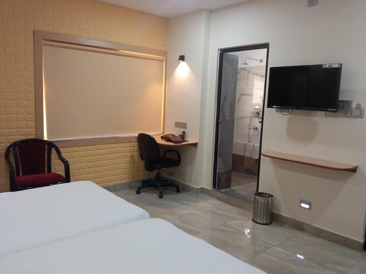 Soukyam Hotel Колката Екстериор снимка